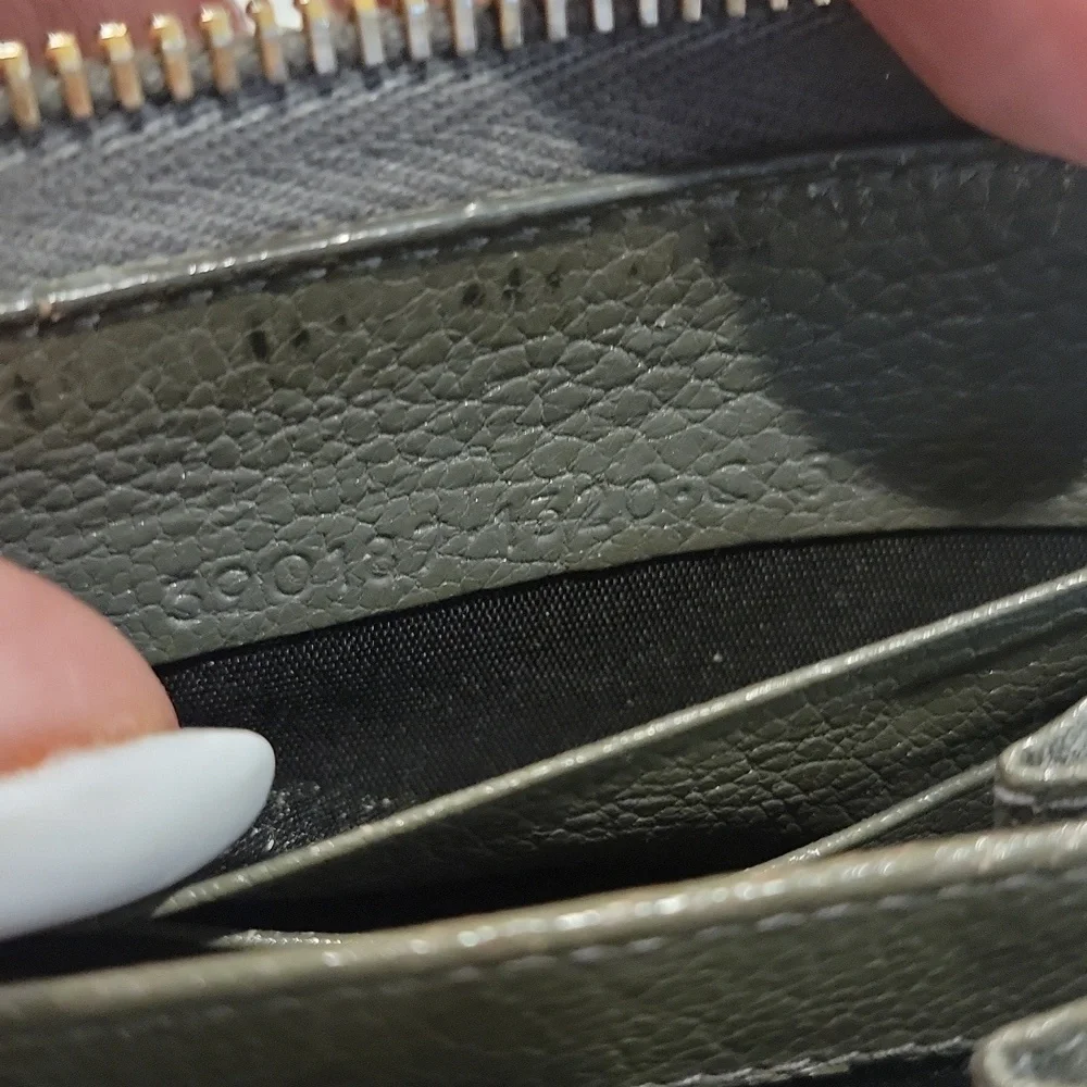 Authentic Balenciaga zippy wallet - Picture 10 of 10